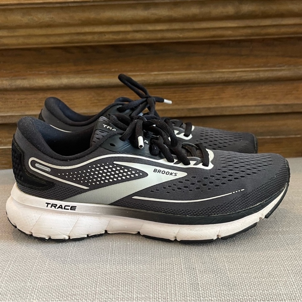 Brooks Trace 2 Women’s Black and Gray Athletic Sneakers - Picture 2 of 5